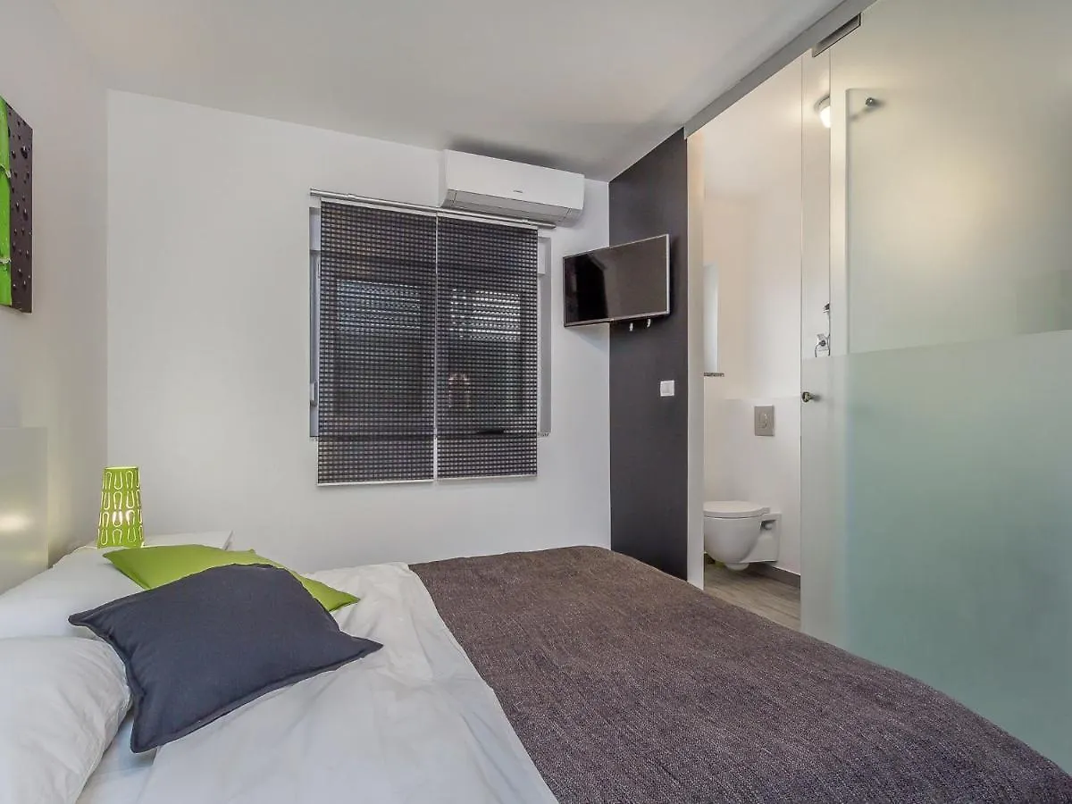Modern Holiday Home With Pool And Bubble Bath Pula 0*,