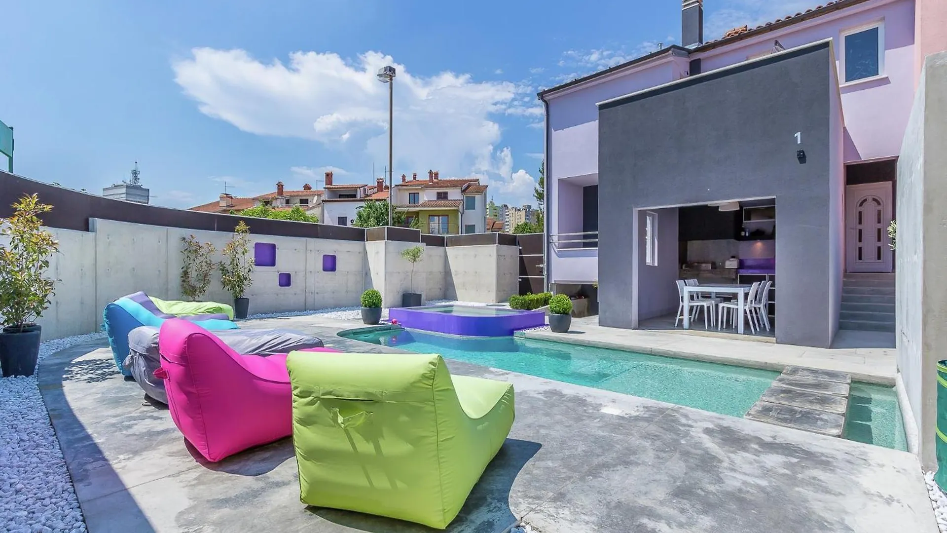 Modern Holiday Home With Pool And Bubble Bath Pula
