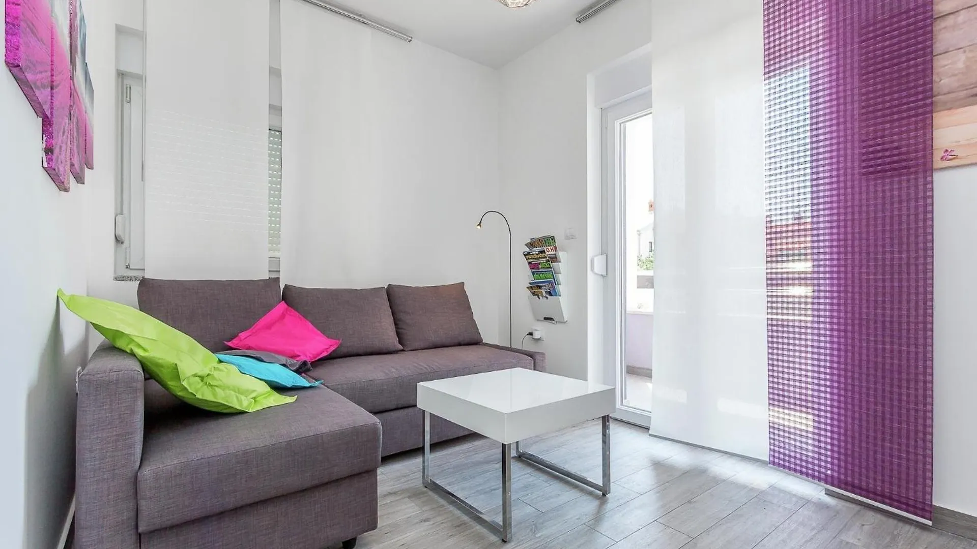 Modern Holiday Home With Pool And Bubble Bath Pula