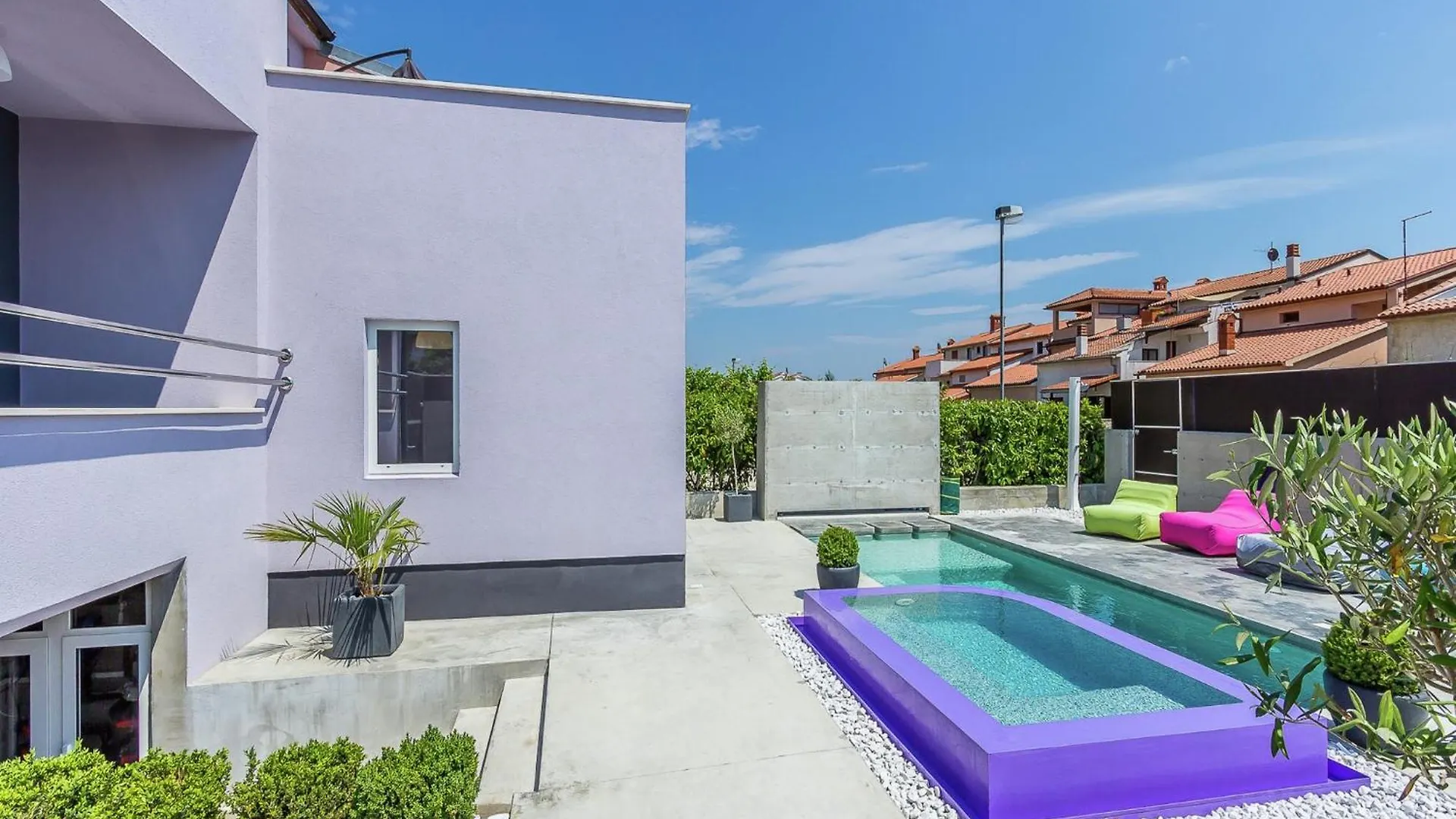 Modern Holiday Home With Pool And Bubble Bath Pula